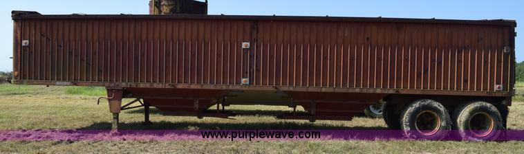 image for item K6192 1973 Trailmobile double hopper grain trailer