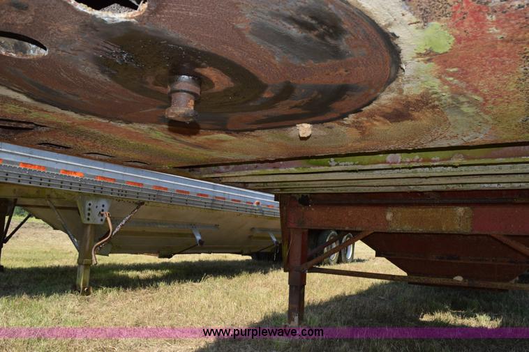 image for item K6192 1973 Trailmobile double hopper grain trailer