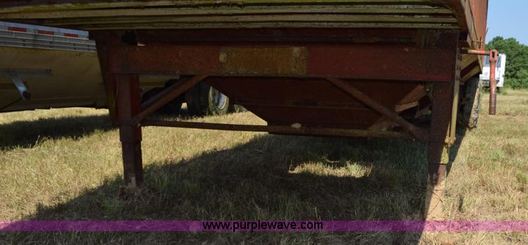 image for item K6192 1973 Trailmobile double hopper grain trailer