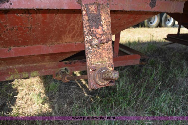 image for item K6192 1973 Trailmobile double hopper grain trailer