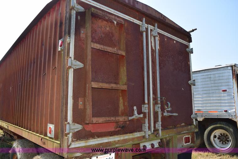 image for item K6192 1973 Trailmobile double hopper grain trailer