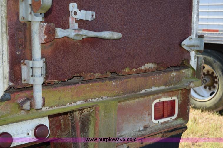 image for item K6192 1973 Trailmobile double hopper grain trailer