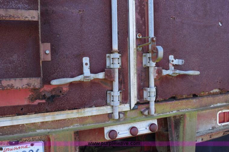 image for item K6192 1973 Trailmobile double hopper grain trailer