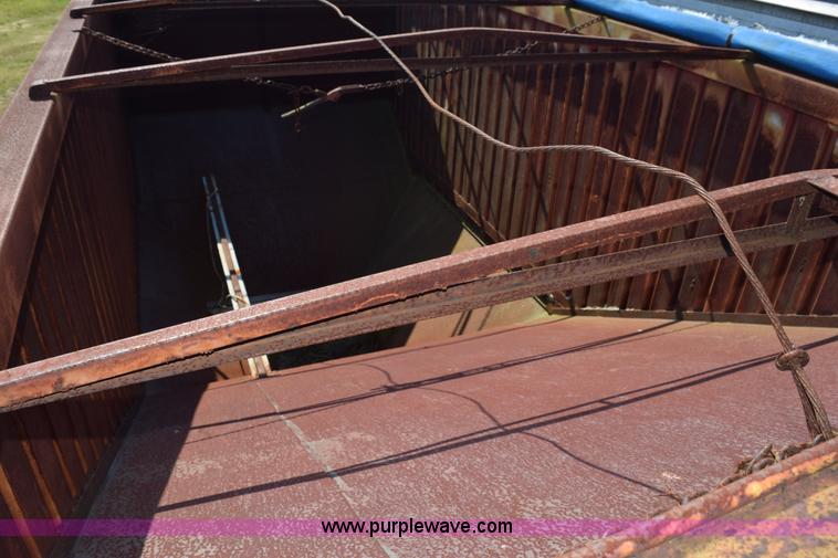 image for item K6192 1973 Trailmobile double hopper grain trailer