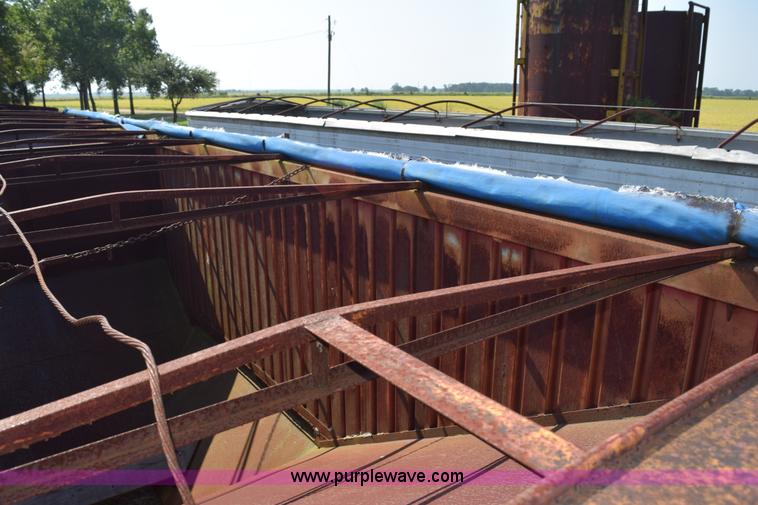 image for item K6192 1973 Trailmobile double hopper grain trailer