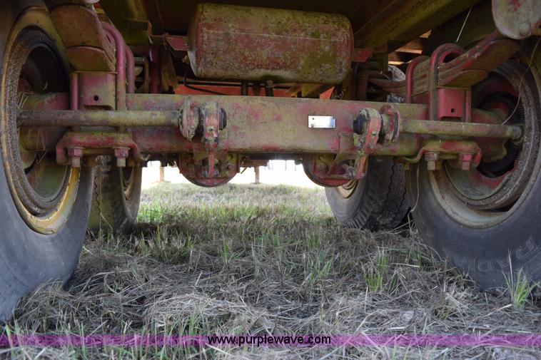 image for item K6192 1973 Trailmobile double hopper grain trailer