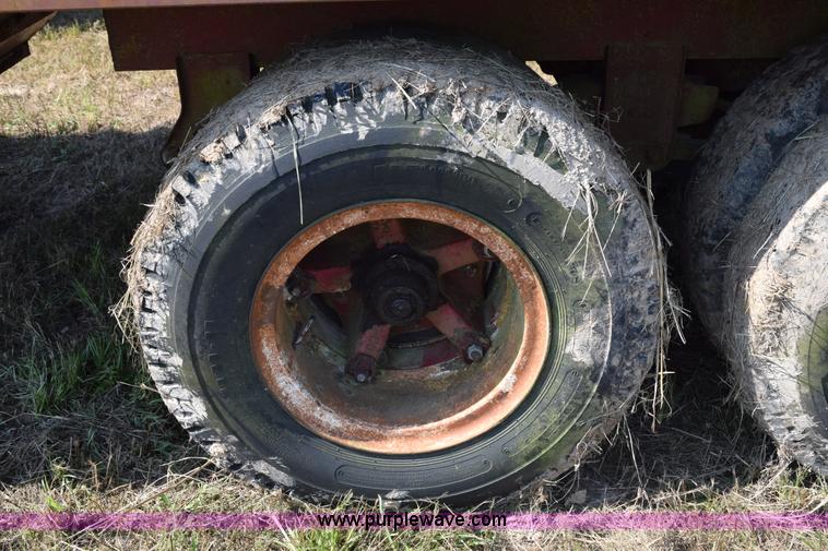 image for item K6192 1973 Trailmobile double hopper grain trailer