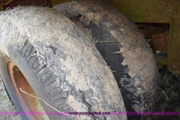 image for item K6192 1973 Trailmobile double hopper grain trailer