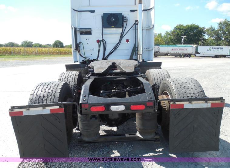 image for item K7528 2010 Volvo VNL64T semi truck