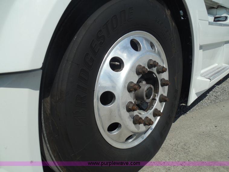 image for item K7528 2010 Volvo VNL64T semi truck