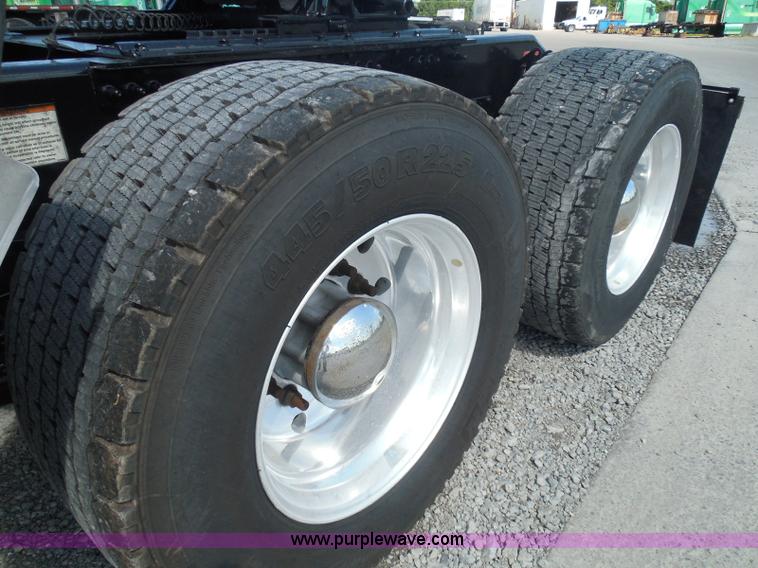 image for item K7528 2010 Volvo VNL64T semi truck