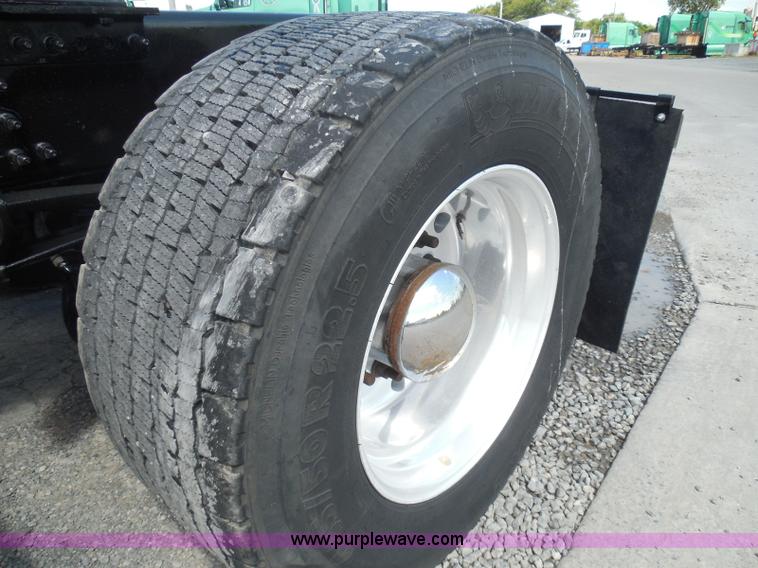 image for item K7528 2010 Volvo VNL64T semi truck