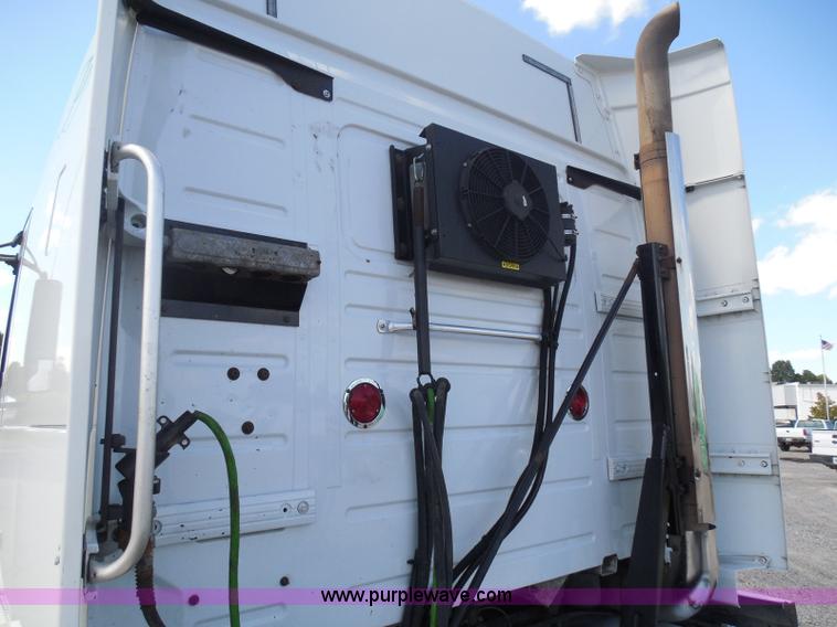 image for item K7528 2010 Volvo VNL64T semi truck