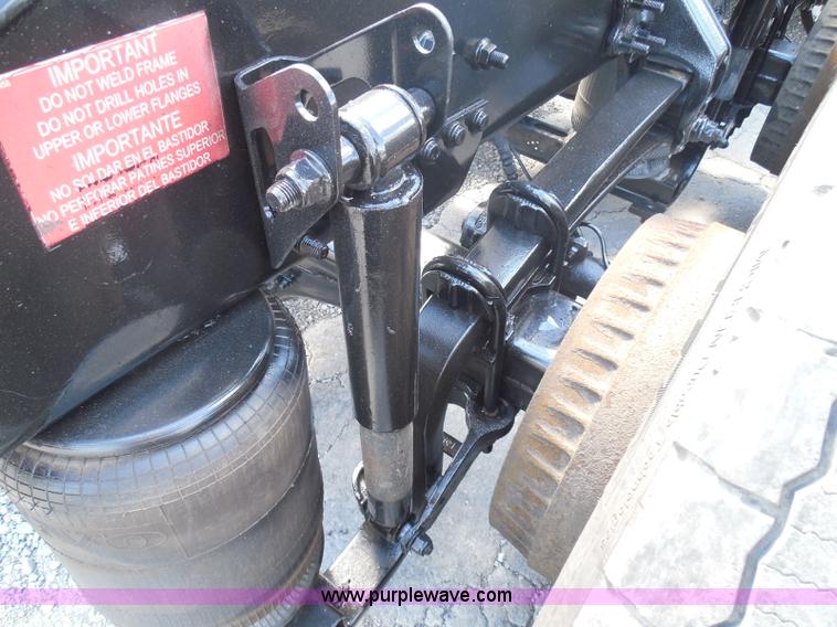 image for item K7528 2010 Volvo VNL64T semi truck