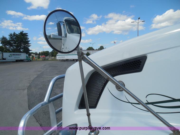 image for item K7528 2010 Volvo VNL64T semi truck