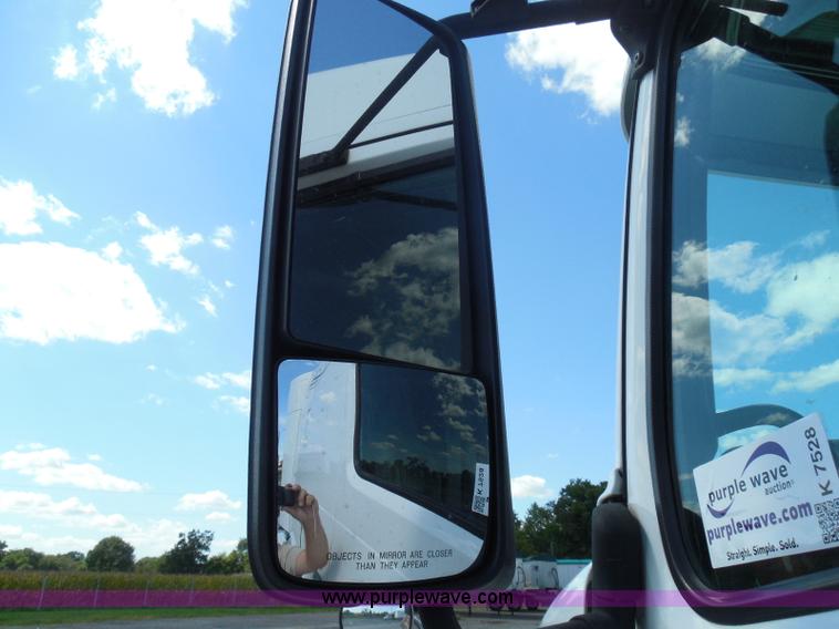 image for item K7528 2010 Volvo VNL64T semi truck