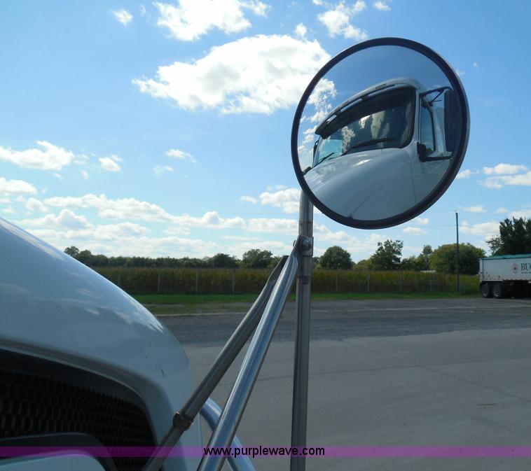 image for item K7528 2010 Volvo VNL64T semi truck