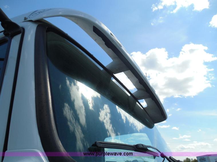 image for item K7528 2010 Volvo VNL64T semi truck