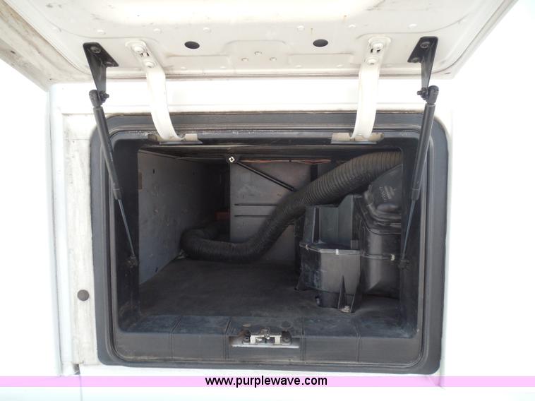 image for item K7528 2010 Volvo VNL64T semi truck