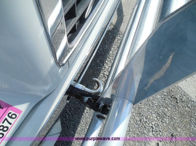 image for item K7528 2010 Volvo VNL64T semi truck