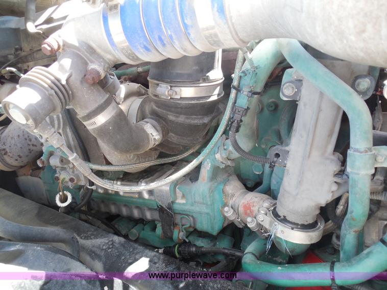 image for item K7528 2010 Volvo VNL64T semi truck