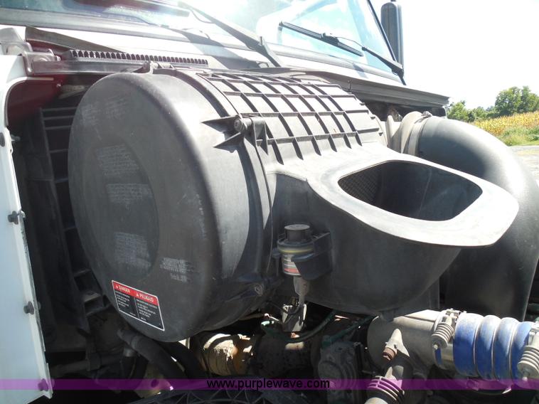 image for item K7528 2010 Volvo VNL64T semi truck