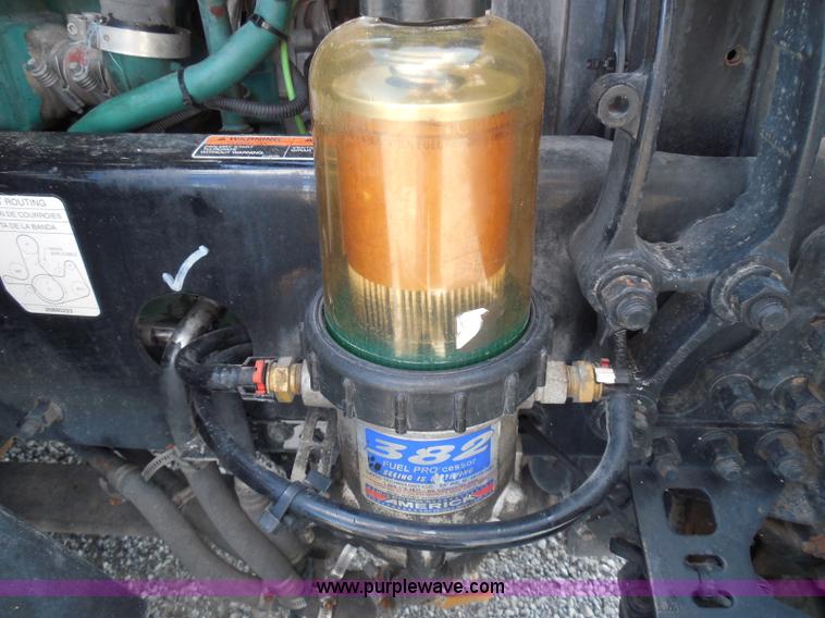 image for item K7528 2010 Volvo VNL64T semi truck