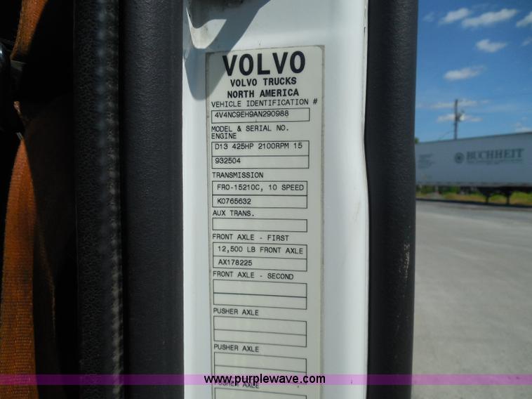 image for item K7528 2010 Volvo VNL64T semi truck