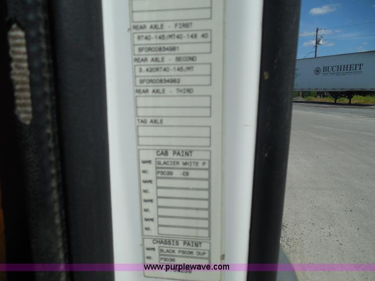 image for item K7528 2010 Volvo VNL64T semi truck