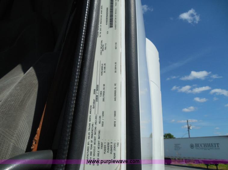 image for item K7528 2010 Volvo VNL64T semi truck