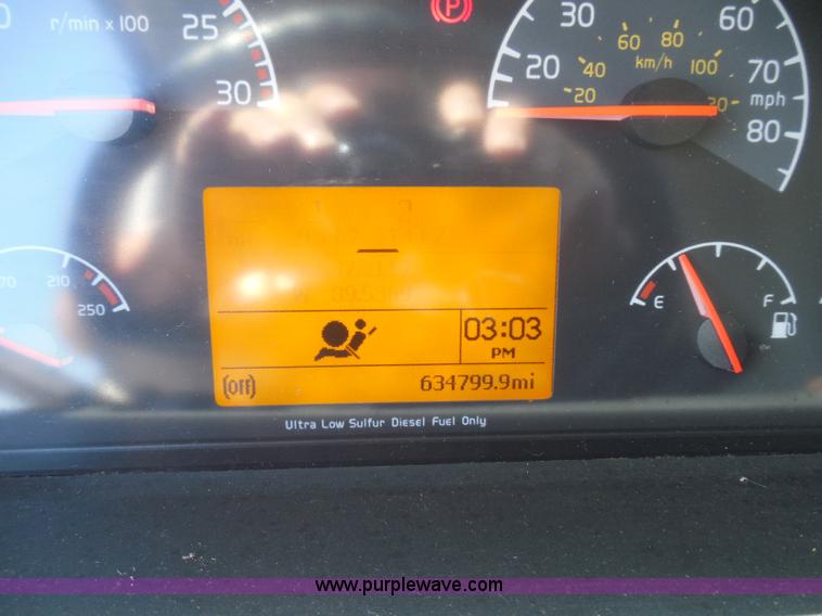 image for item K7528 2010 Volvo VNL64T semi truck