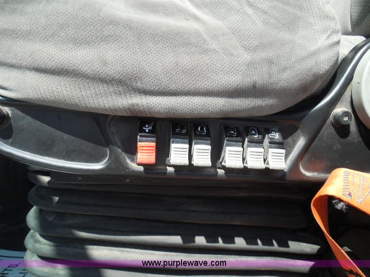 image for item K7528 2010 Volvo VNL64T semi truck