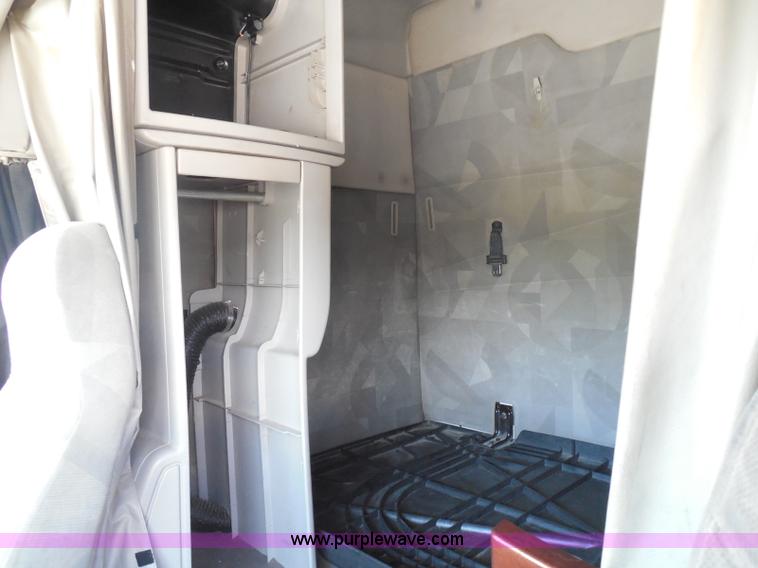 image for item K7528 2010 Volvo VNL64T semi truck