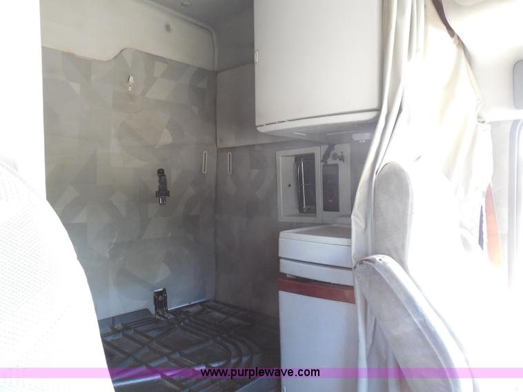 image for item K7528 2010 Volvo VNL64T semi truck