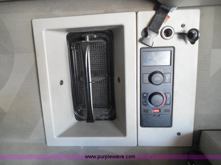 image for item K7528 2010 Volvo VNL64T semi truck