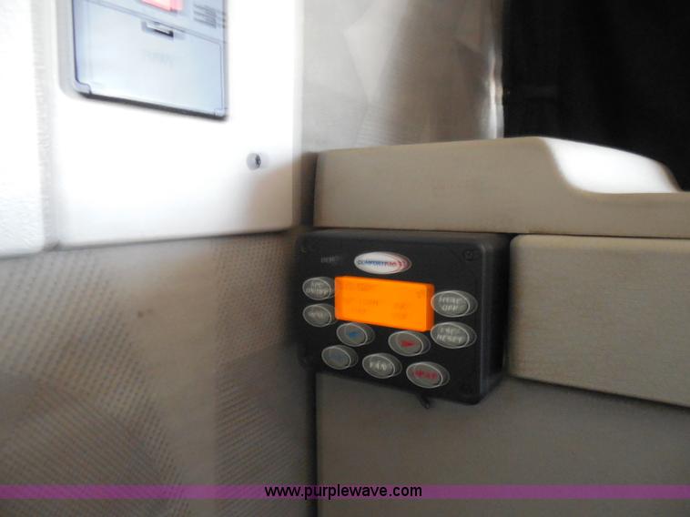 image for item K7528 2010 Volvo VNL64T semi truck