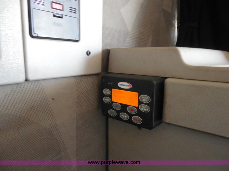 image for item K7528 2010 Volvo VNL64T semi truck