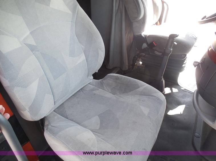 image for item K7528 2010 Volvo VNL64T semi truck