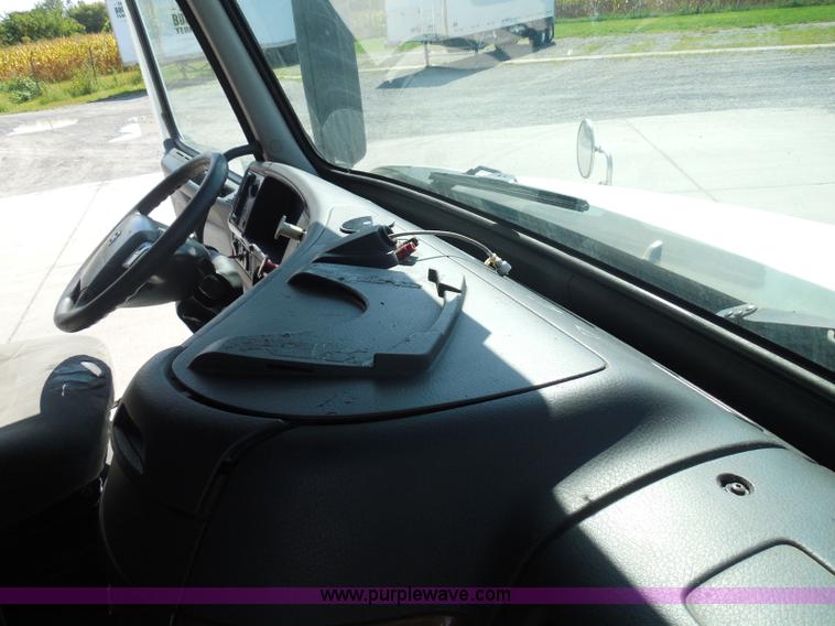 image for item K7528 2010 Volvo VNL64T semi truck