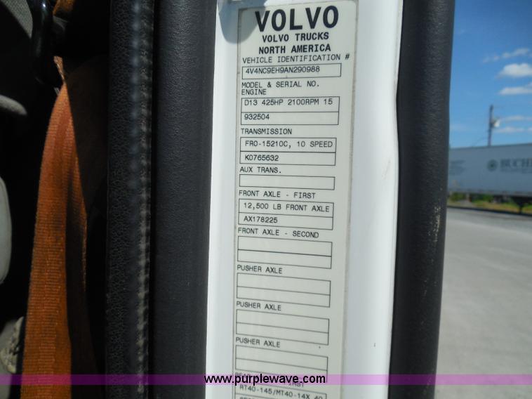 image for item K7528 2010 Volvo VNL64T semi truck