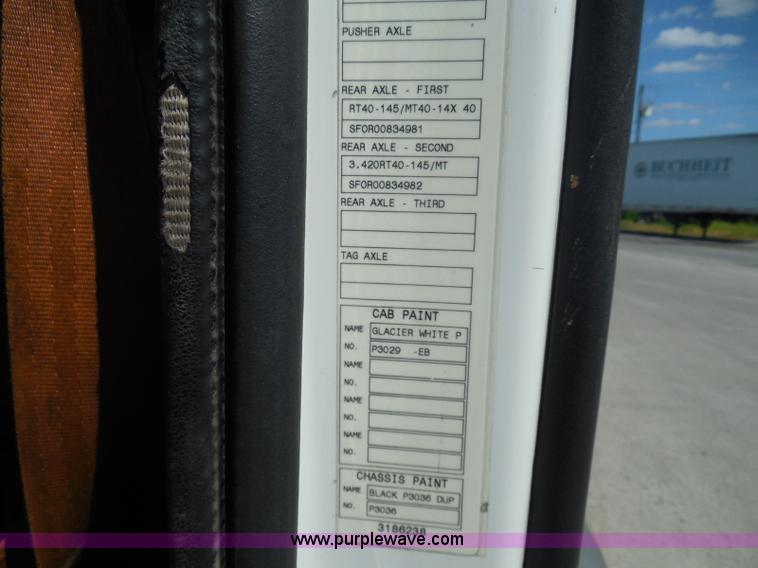 image for item K7528 2010 Volvo VNL64T semi truck