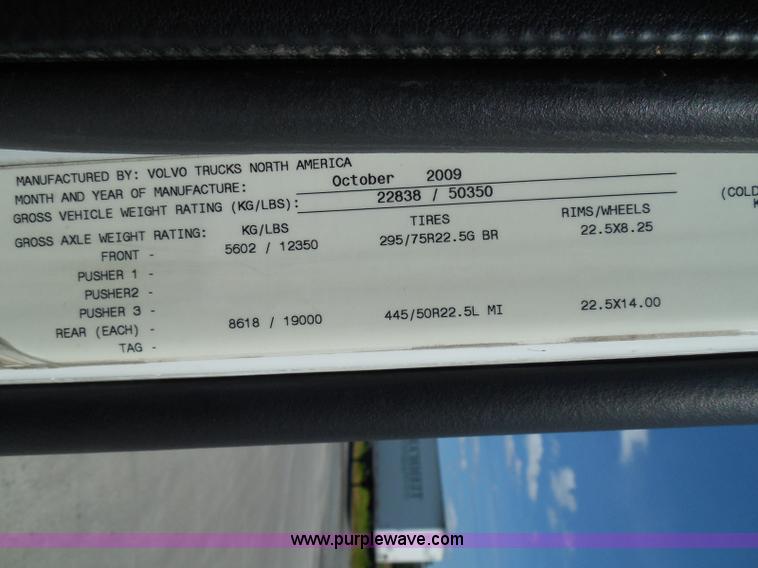 image for item K7528 2010 Volvo VNL64T semi truck