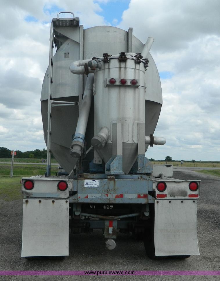 image for item K8150 1981 Fruehauf pneumatic bulk tank trailer