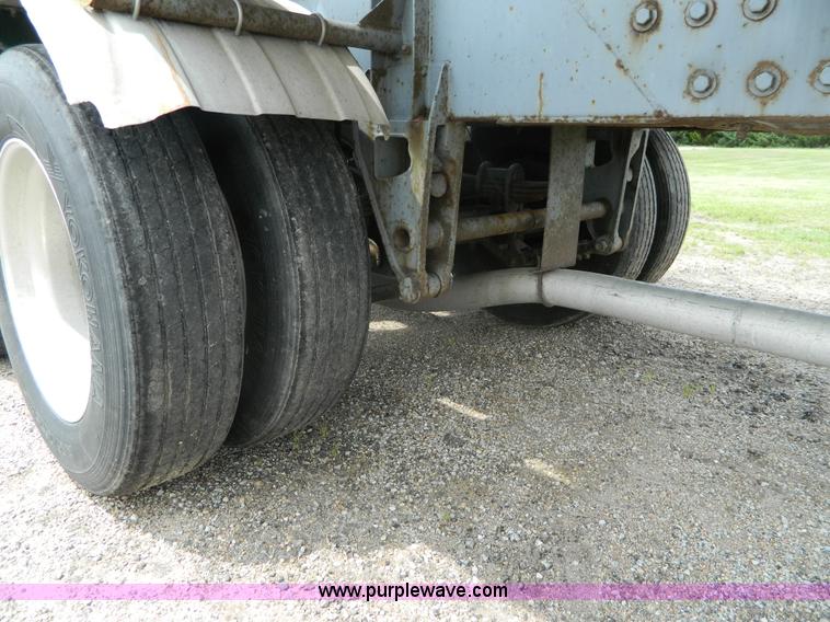 image for item K8150 1981 Fruehauf pneumatic bulk tank trailer