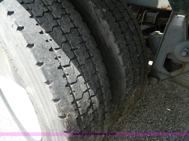 image for item K8150 1981 Fruehauf pneumatic bulk tank trailer