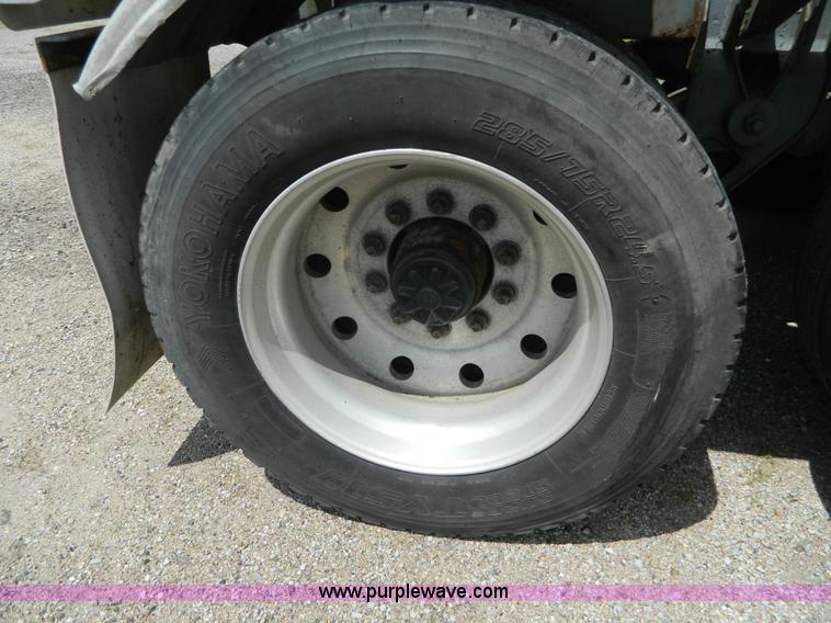 image for item K8150 1981 Fruehauf pneumatic bulk tank trailer