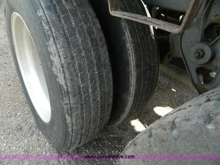 image for item K8150 1981 Fruehauf pneumatic bulk tank trailer