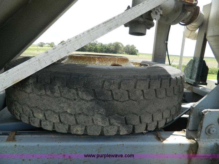 image for item K8150 1981 Fruehauf pneumatic bulk tank trailer