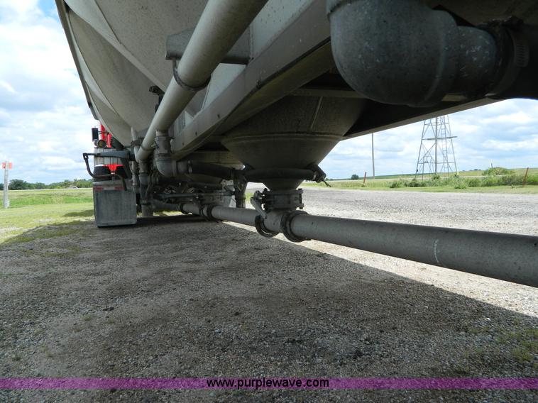 image for item K8150 1981 Fruehauf pneumatic bulk tank trailer