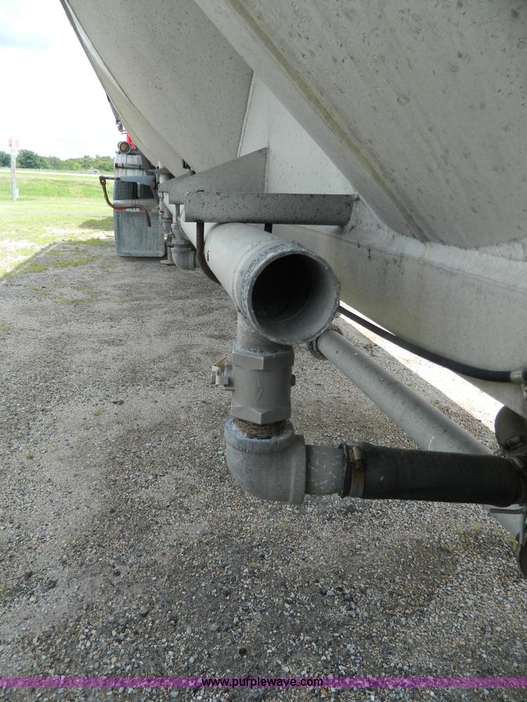 image for item K8150 1981 Fruehauf pneumatic bulk tank trailer